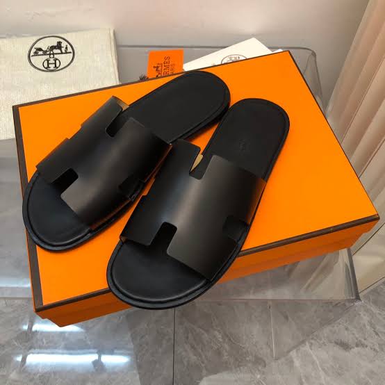 Sandália Hermes Izmir Sandal Noir Smooth Calfskin Leather