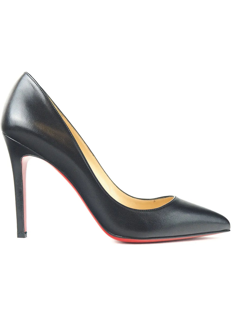 Scarpin Christian Louboutin com Salto Agulha